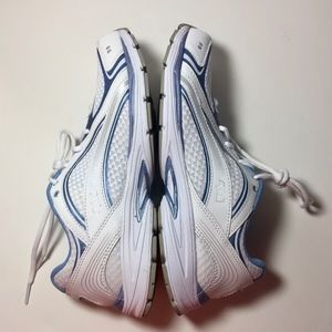 RKYA Walking Shoe EUC. Sz 8.5 Women Blue